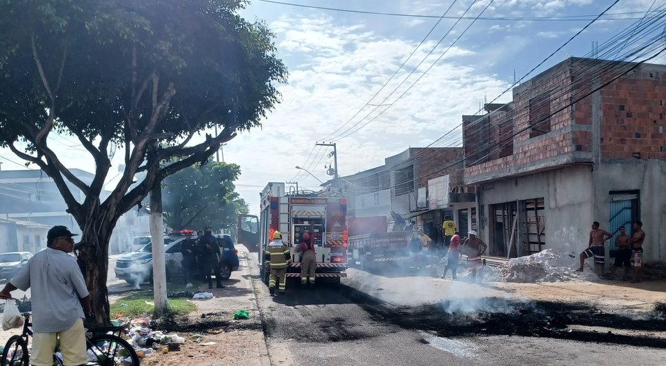 Manifestantes bloqueiam avenida de Nossa Senhora Senhora do Socorro com pneus em chamas / Foto: Foto: SMTT/Socorro