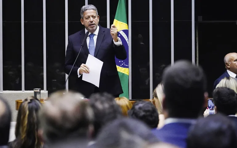 Com caneta cheia de tinta Arthur Lira deve instalar quatro CPI’s na Câmara esta semana