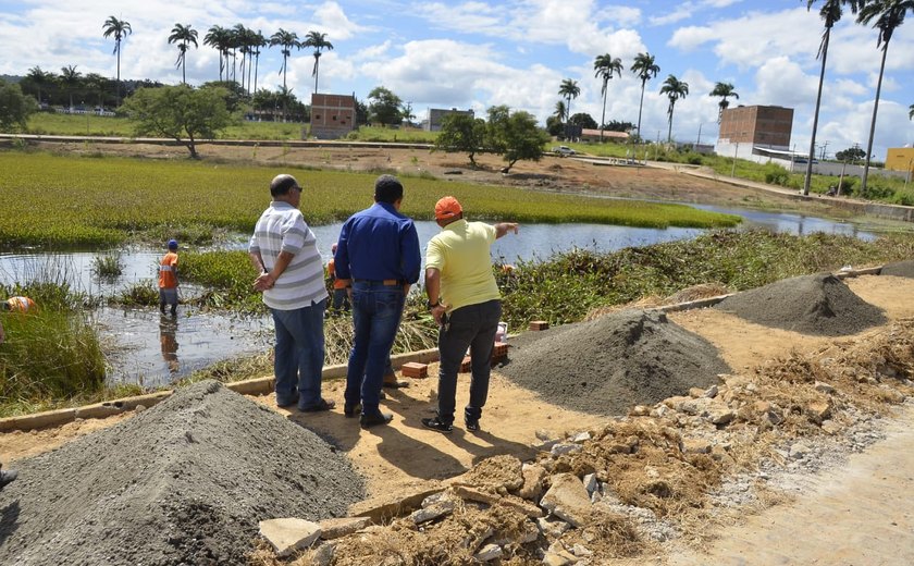 Prefeitura de Palmeira inicia trabalho de intervenção na Lagoa Juca Sampaio