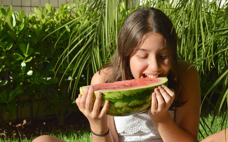Nutricionista do Hospital da Criança de Alagoas orienta os pais sobre a alimentação dos pequenos no verão