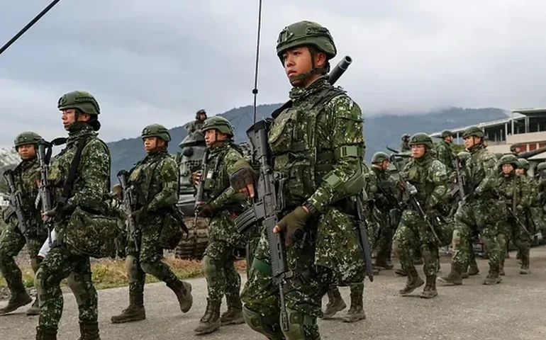 UE alerta que exercícios militares da China estão elevando tensões no Estreito de Taiwan
