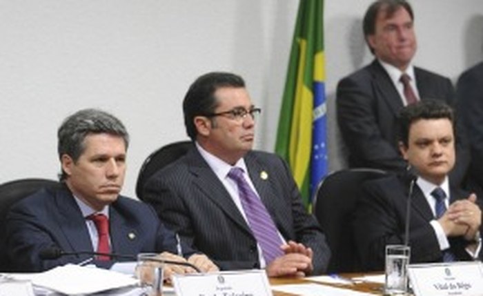 Sem rumo, parlamentares questionam futuro da CPI do Cachoeira