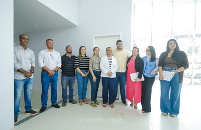 Prefeita Tia Júlia visita obras de nova Unidade Básica de Saúde no Centro; UBS atenderá quase 10 mil pessoas