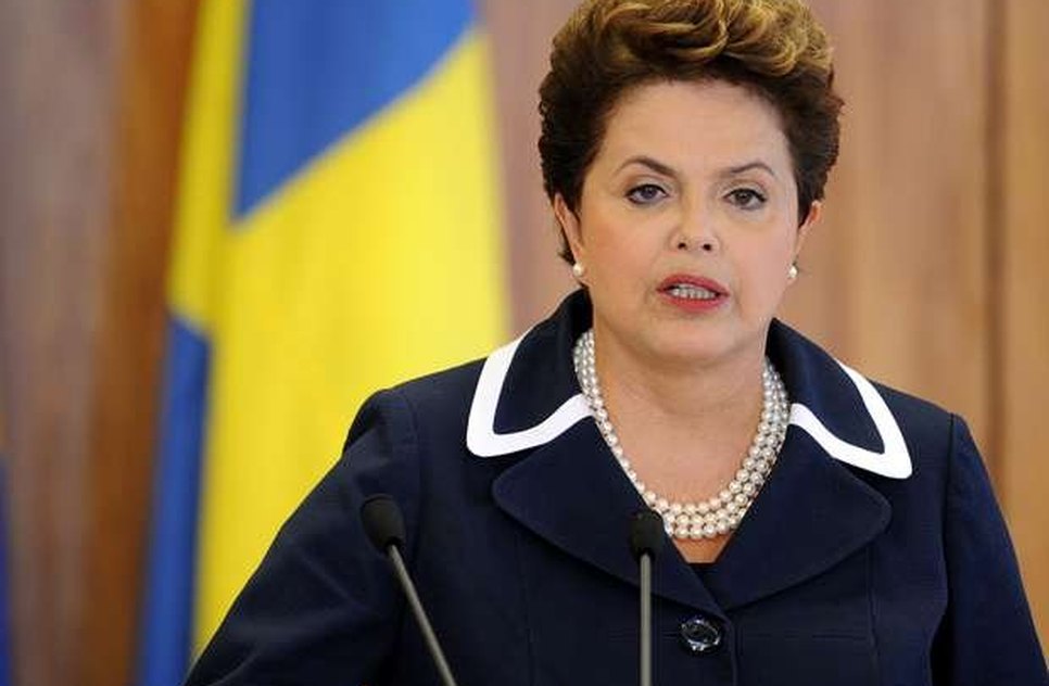 Dilma presta apoio aos jogadores da seleção/ Getty Images