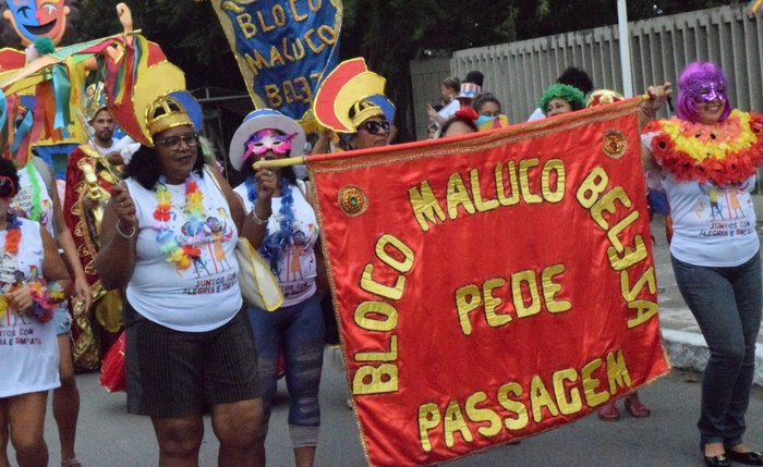 Bloco Maluco Beleza em desfile de 2023