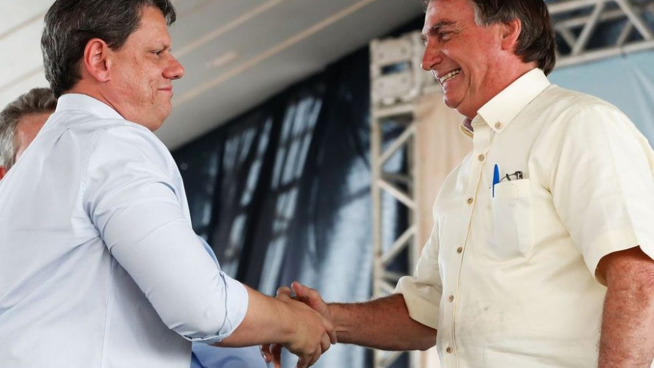 Bolsonaro transforma cerimônia em palanque para Tarcísio
