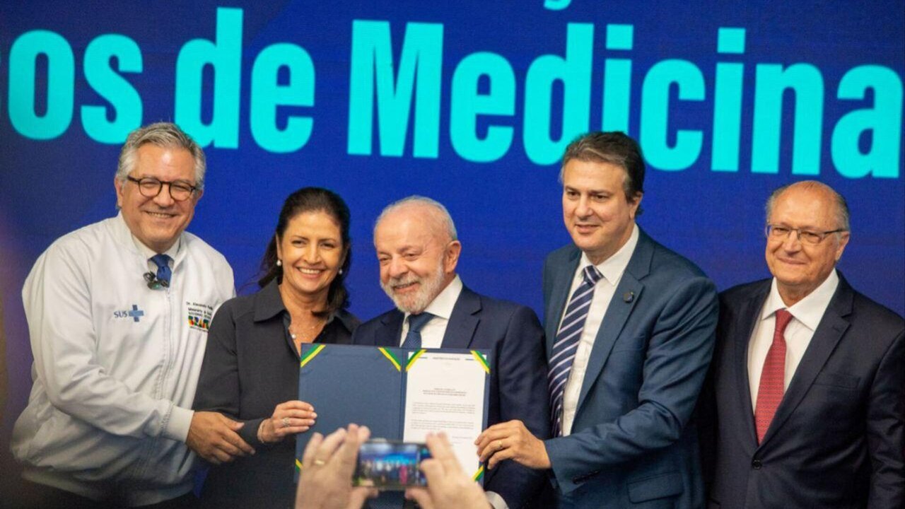 Sírio-Libanês lança curso de Medicina com aval do MEC; ministro critica EAD durante evento