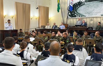 Fábio Ferrario participa de solenidade em homenagem à Marinha