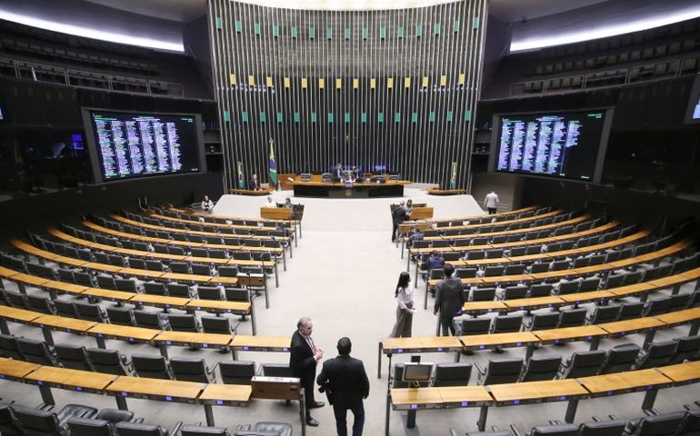 Deputados analisam pedidos de urgência para projetos de lei; acompanhe