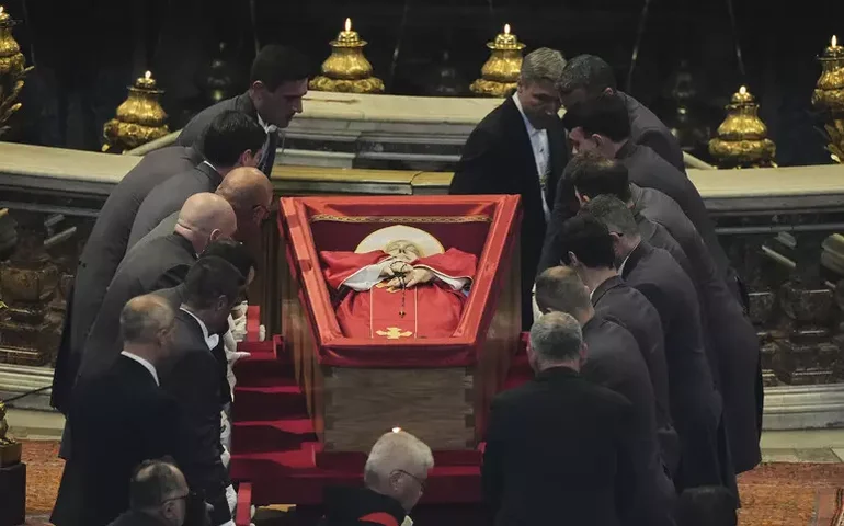 Começa velório público do Papa na Basílica de São Pedro