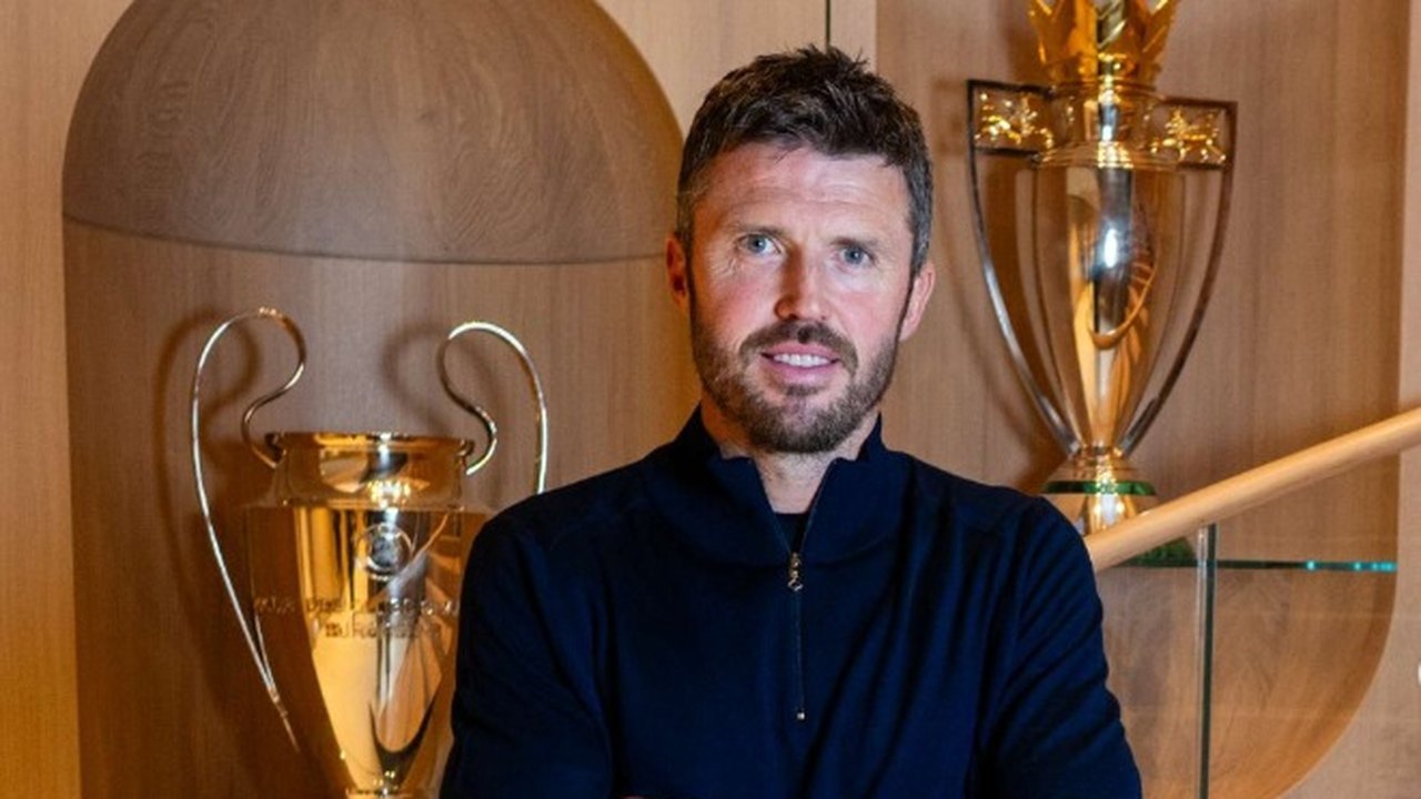 Manchester United efetiva Michael Carrick como técnico após saída de Amorim