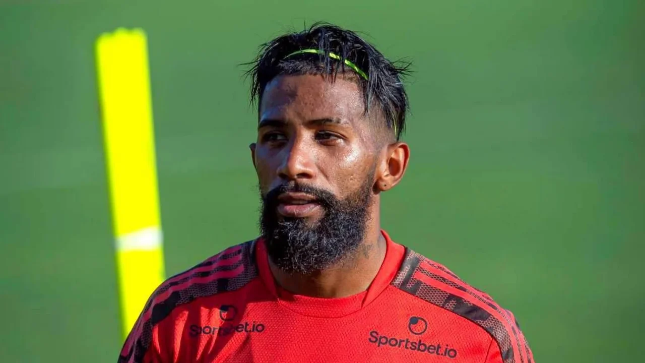Rodinei reage à convocação de Ancelotti e envia mensagem nas redes: 'Ainda sou brasileiro'