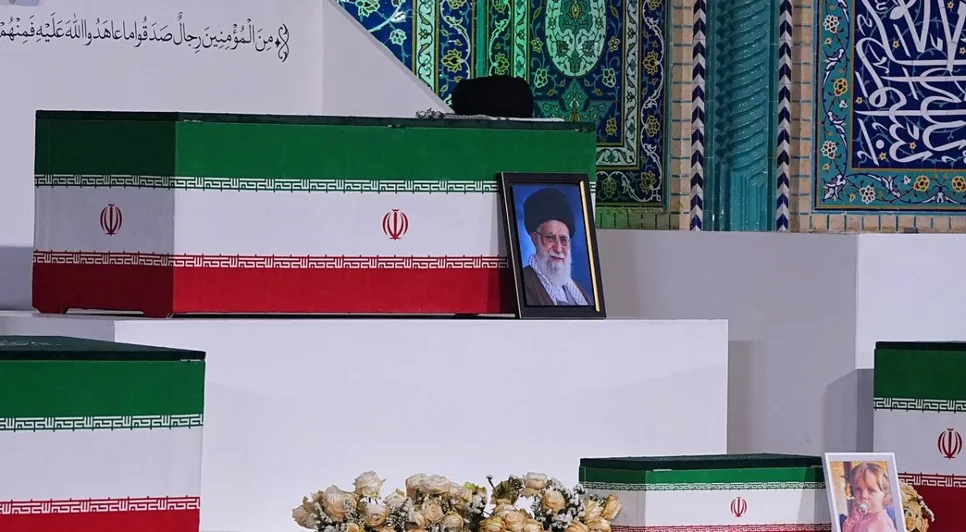 Cerimônia de último adeus para o líder supremo do Irã, Ali Khamenei, começou nessa quinta (2) e encerra neste sábado (4)