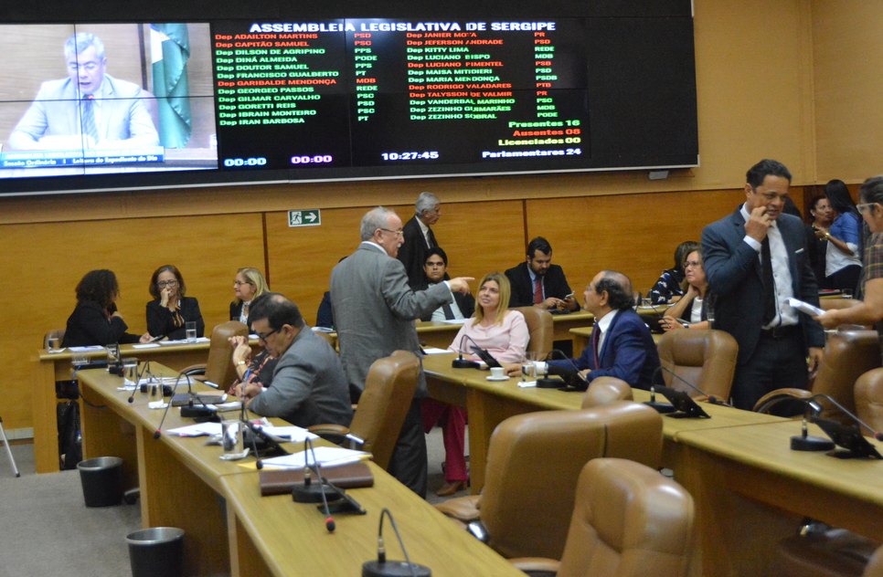 VOTAÇÃO NA ASSEMBLEIA / Foto: Jadilson Simões