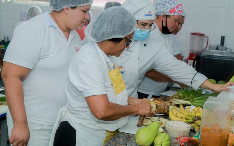 Merendeiras das escolas da Prefeitura de Penedo recebem capacitação do Sebrae