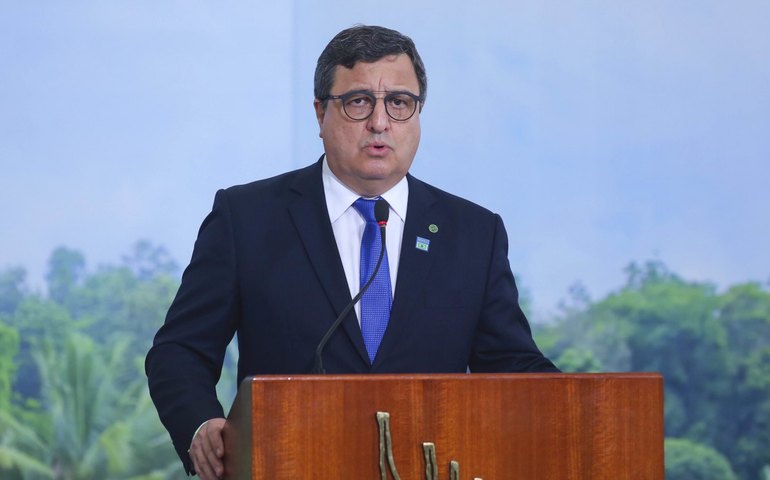 Relator desiste de ‘vale-Uber’ e vai manter estado de emergência na PEC