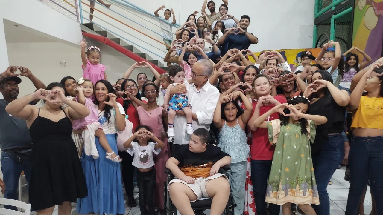 Mães do Programa Coraçãozinho  rendem homenagem ao Dr. Wanderley