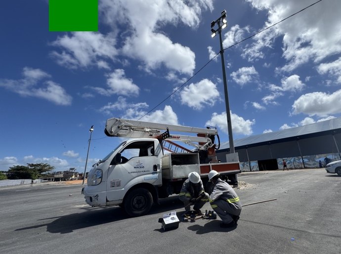 Prefeitura avança com obras para iluminação no novo Mercado da Produção