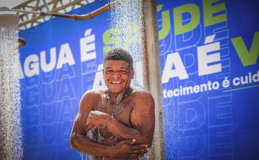 Governador inaugura sistema de abastecimento que leva água para sertanejos