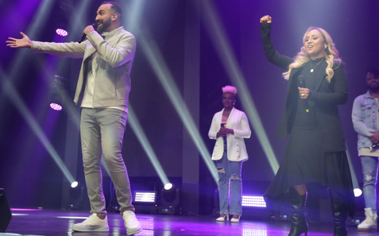 Arthur Callazans e Bruna Karla em “O Amor Venceu”