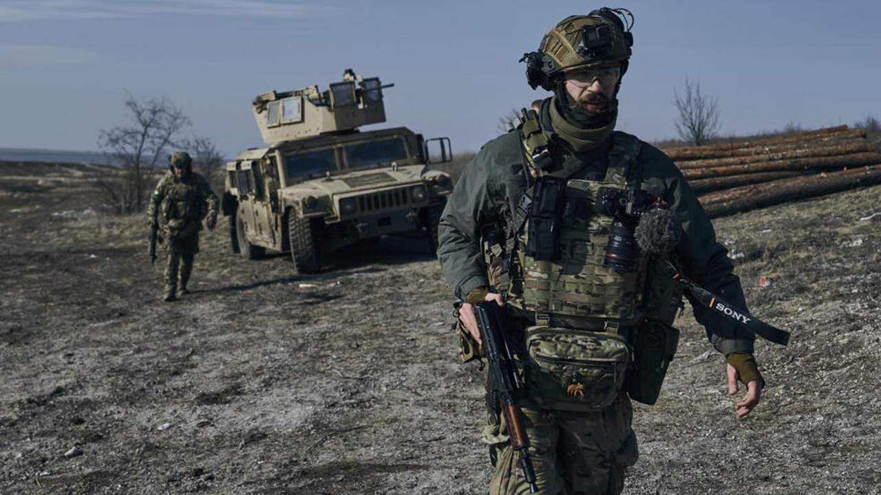 Rússia lança contraofensiva e mostra momento de captura de soldados ucranianos; vídeo