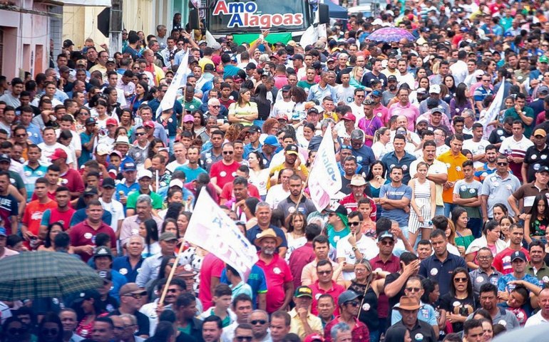 [EM SUA TERRA NATAL] Antônio  Albuquerque realiza o maior evento da política alagoana ao reunir mais de 10 mil pessoas
