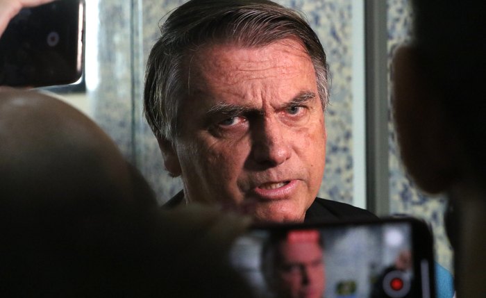 Bolsonaro chegou ao local no dia 12 de fevereiro; dias antes, ele teve o passaporte apreendido
