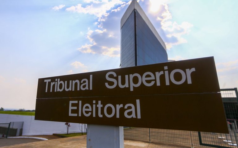 TSE aprova restrições para uso de inteligência artificial nas eleições de outubro