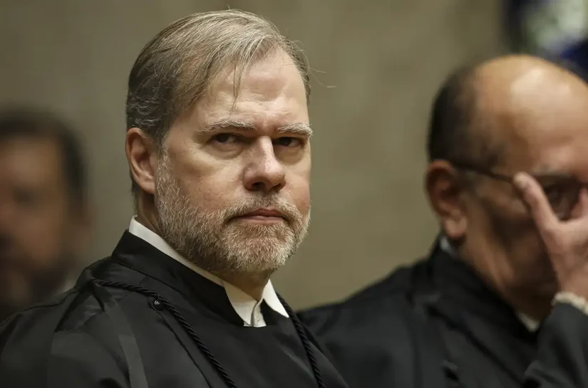 Banco Master: Toffoli pede que PF envie dados de celulares apreendidos