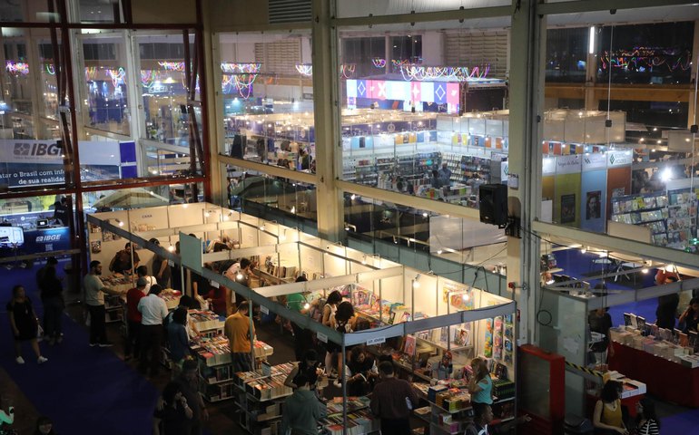 Uncisal marca presença na Bienal do Livro de Alagoas com estande próprio