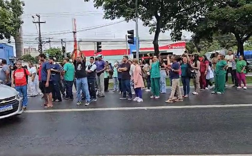 Trabalhadores do Hospital Veredas Bloqueiam Avenida Fernandes Lima