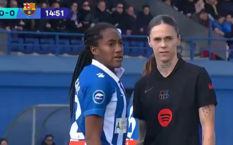 Espanyol denuncia jogadora do Barcelona por tocar partes íntimas de rival