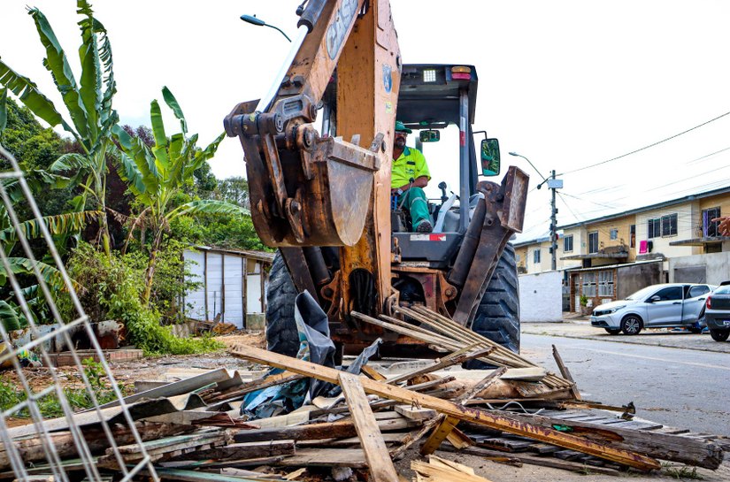 Semsc remove construções irregulares em área de preservação ambiental no Maceió 1