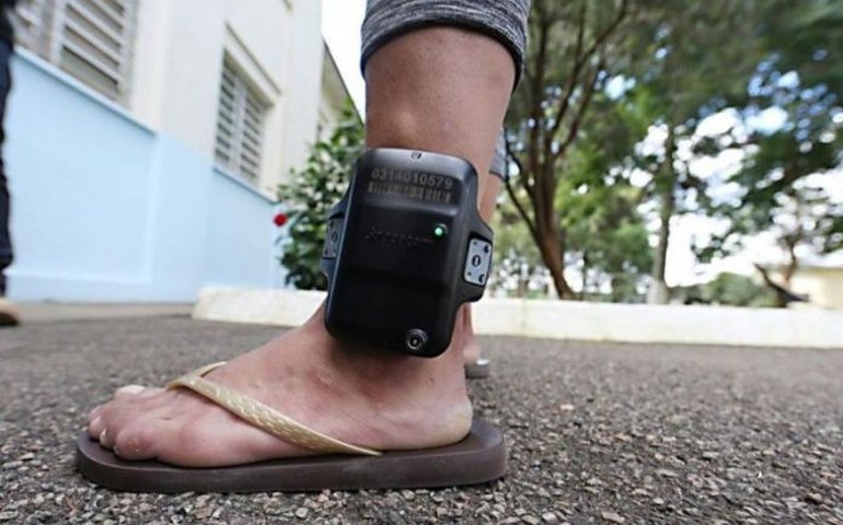 Dos 9,5 mil presos monitorados no Rio com tornozeleiras eletrônicas, apenas 276 violaram o equipamento