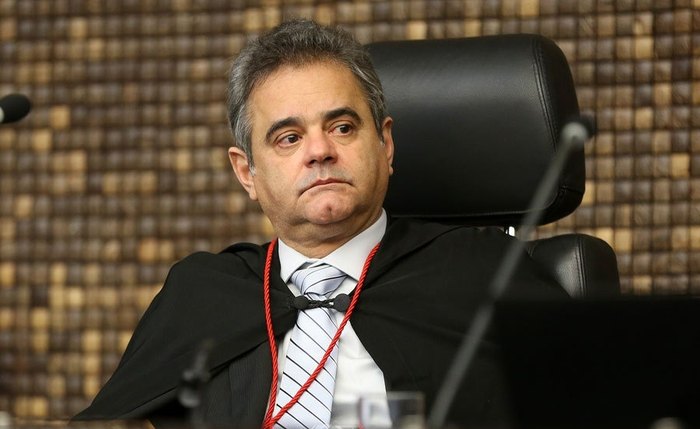 Juiz Antônio Bittencourt é réu em ação movida por vizinha do condomínio em que reside