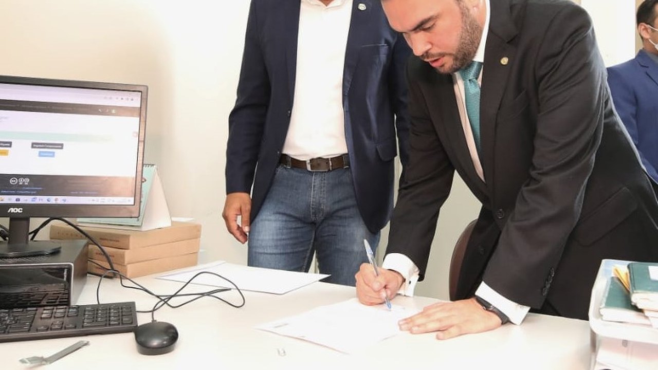 Davi Maia oficializa candidatura ao Governo do Estado