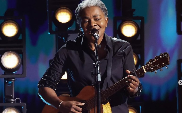 Apresentação emocionante de Tracy Chapman no Grammy leva 'Fast Car' ao topo entre mais ouvidas