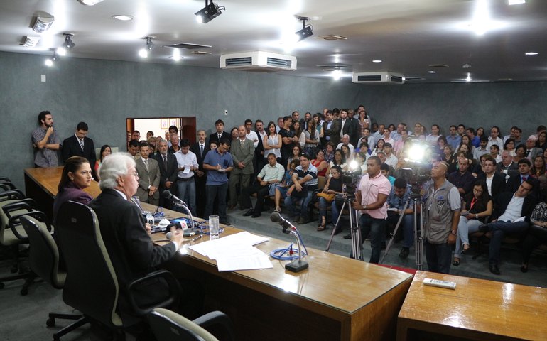 Indústria brasileira encerra 2014 com maioria dos indicadores em queda