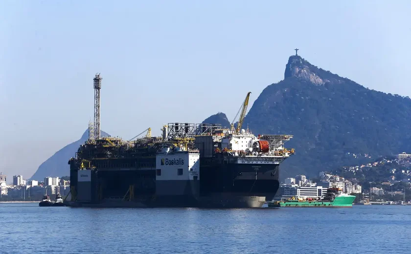 EUA dizem que navio-petroleiro foi atingido por drone no Mar Vermelho