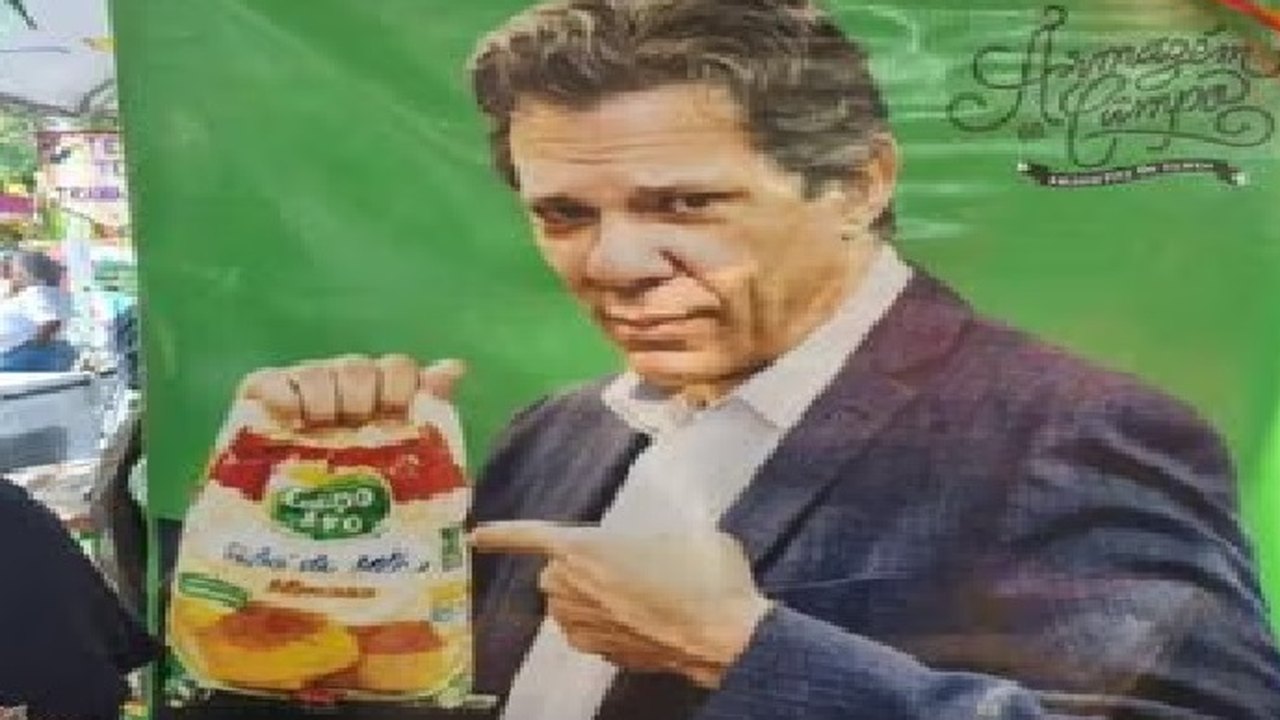 Haddad vira garoto-propaganda de fubá em feira do MST