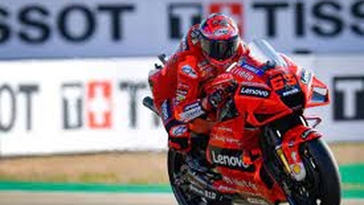 Bagnaia supera Márquez na volta final e fatura pole na Etapa da França de MotoGP