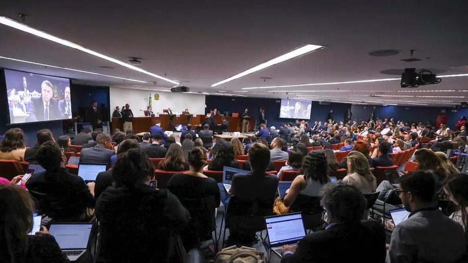 Após depoimento ao STF, Braga Netto pede para deixar a prisão