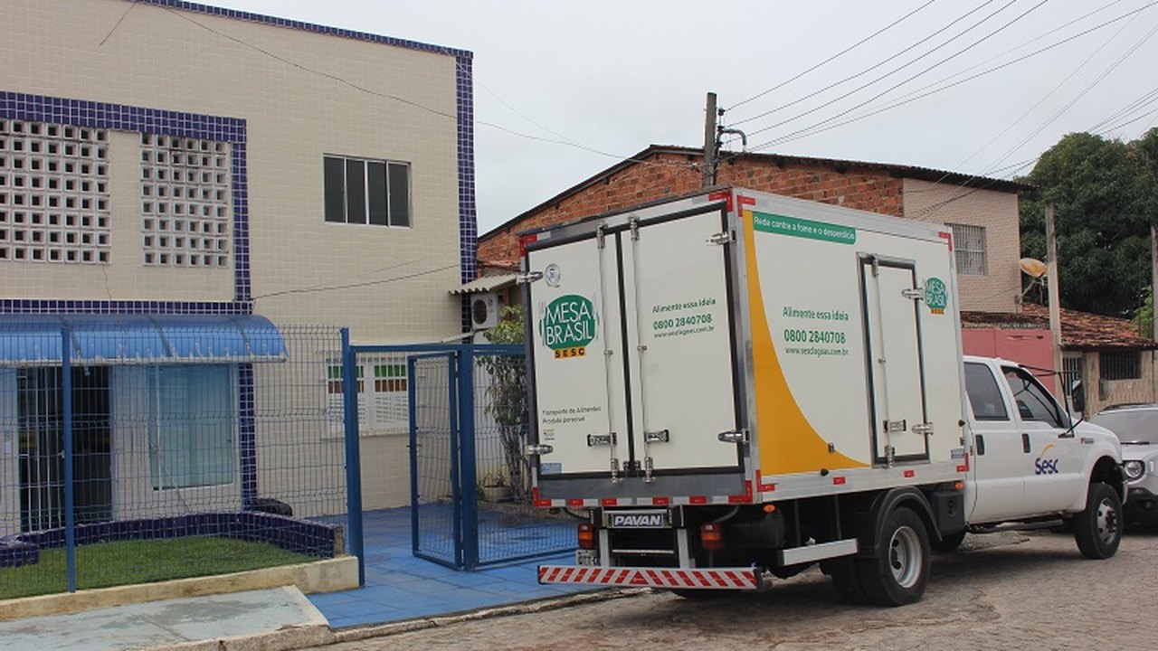 Mesa Brasil Sesc distribui hoje mais 600 Chesters para famílias em situação de vulnerabilidade