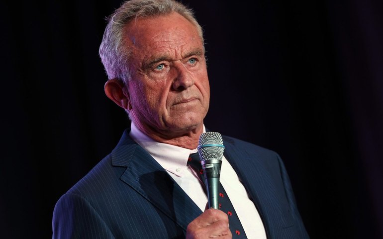 Robert F. Kennedy Jr. reitera apoio a Donald Trump em comício no Arizona