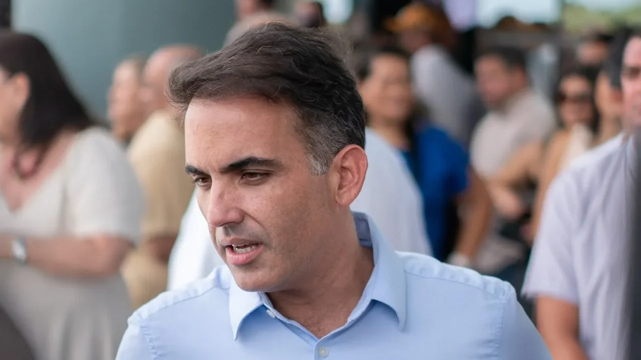 “O que falta é oportunidade”, diz Renato ao propor mais escolas bilíngues em Alagoas