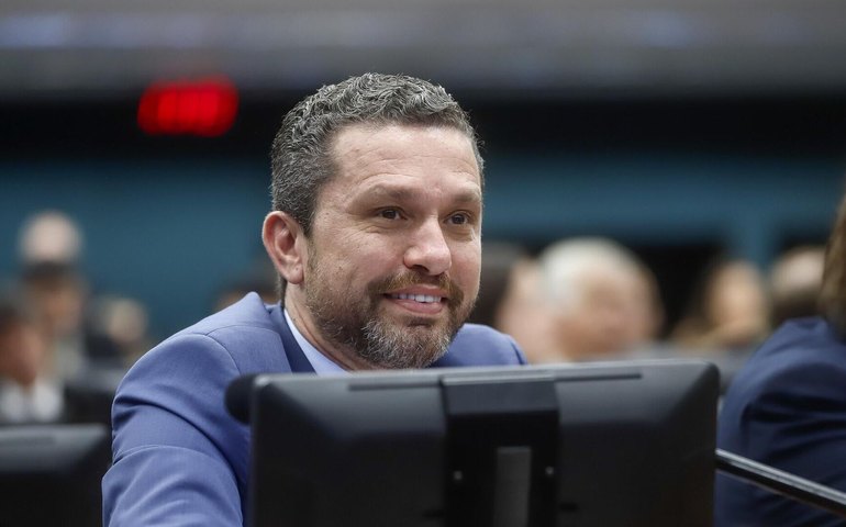 Proposta de Putin é um 'grande passo' para a paz, diz deputado Fausto Pinato