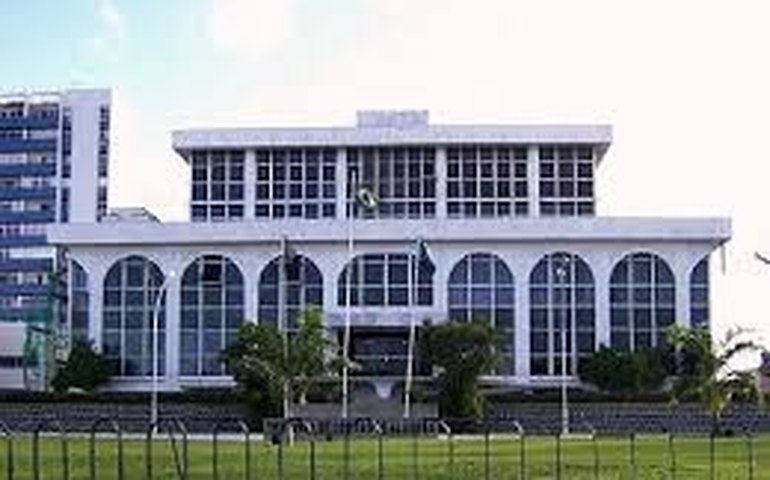 PF cumpre mandados de busca e apreensão de documentos no Tribunal de Contas de Alagoas
