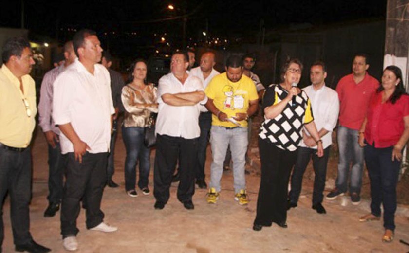 Arapiraca: Prefeita Célia Rocha entrega ruas pavimentadas no Zélia Barbosa Rocha