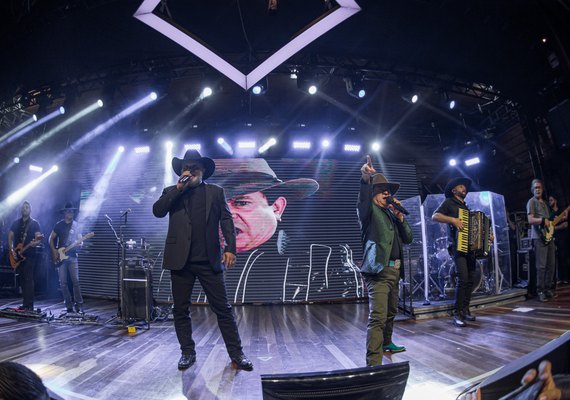 Em meio a grande emoção, Rionegro e Solimões lançam nova tour no Villa Country em São Paulo