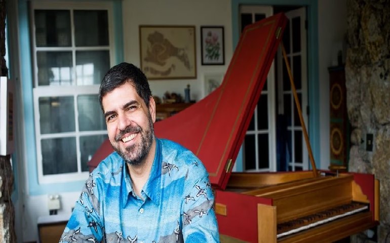 André Mehmari põe a arte de Machado de Assis em um palco de ópera